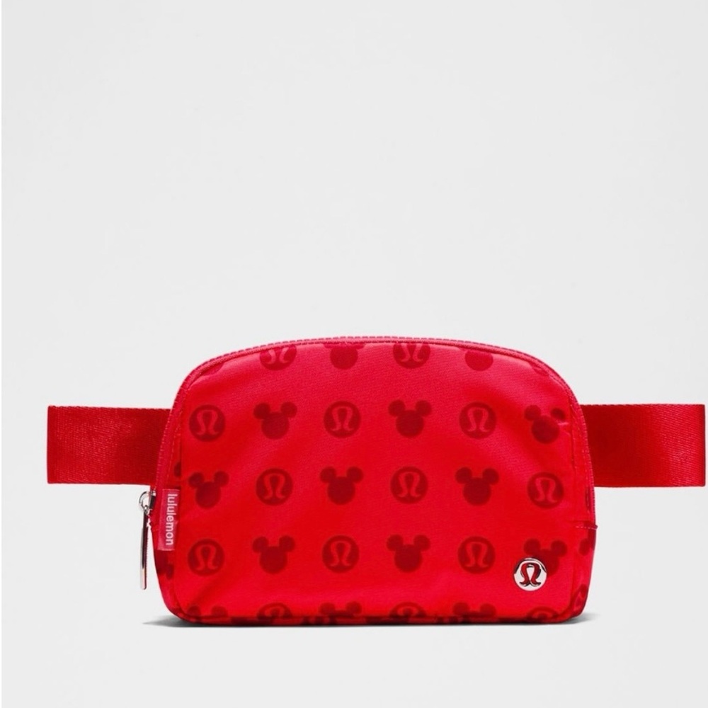 NWT DISNEY x lululemon Everywhere Belt Bag
